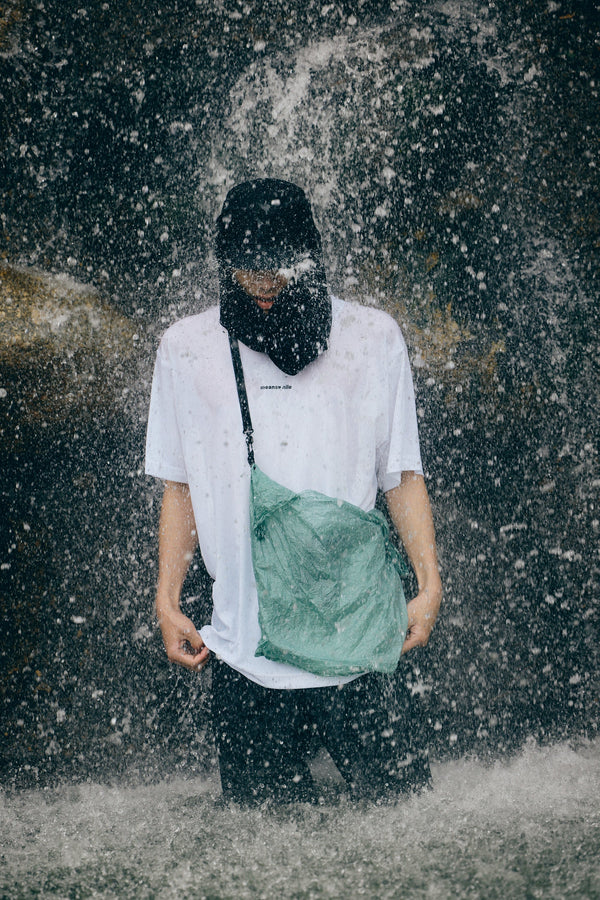 「水しぶきも気にせず。」