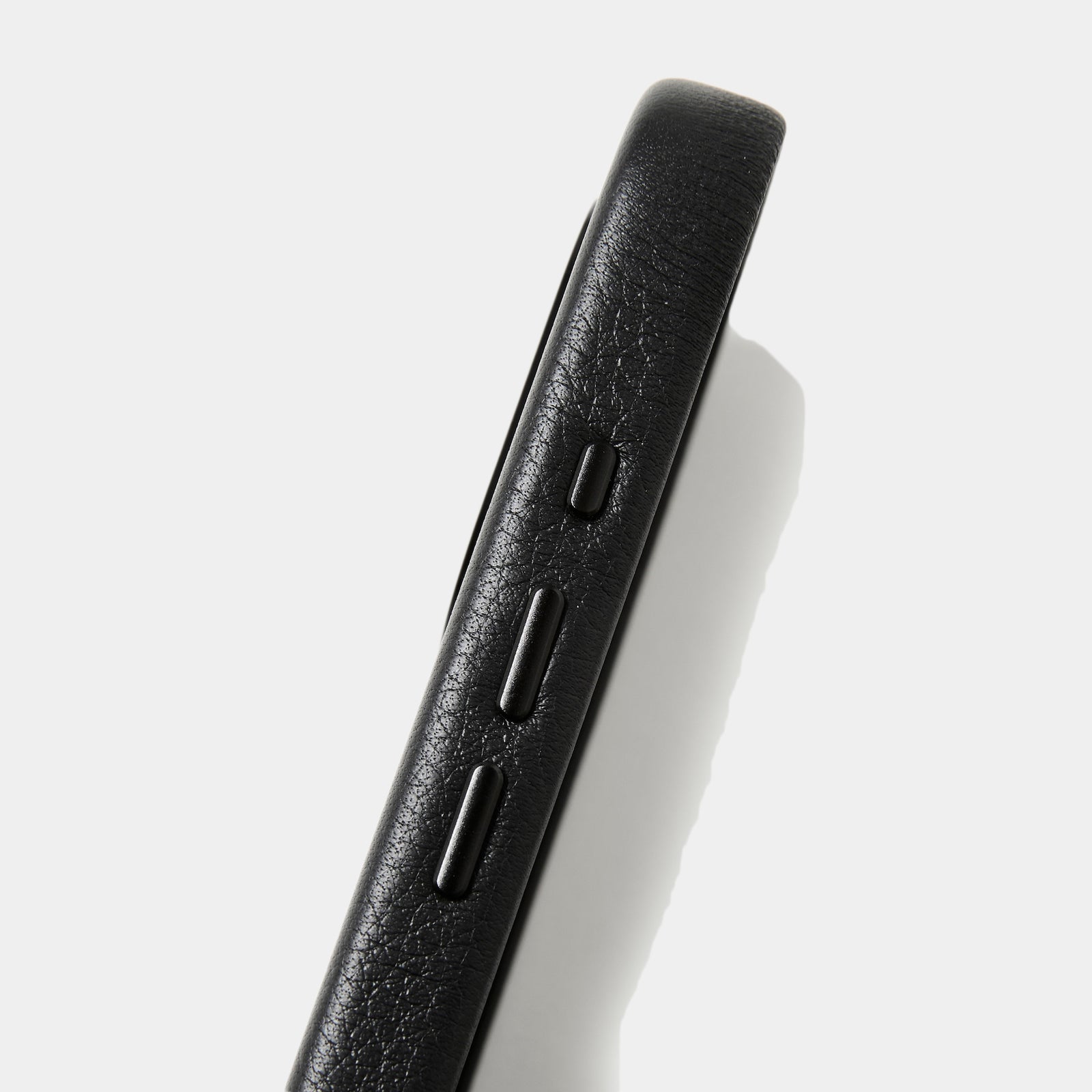objcts.io カラビナ付iPhoneケース(BLACK)/MW-AC26103 – meanswhile