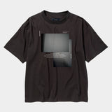 【Limited】Abstract Photograph Tee “meanwhile”(OFF BLACK)/MW-CT25211