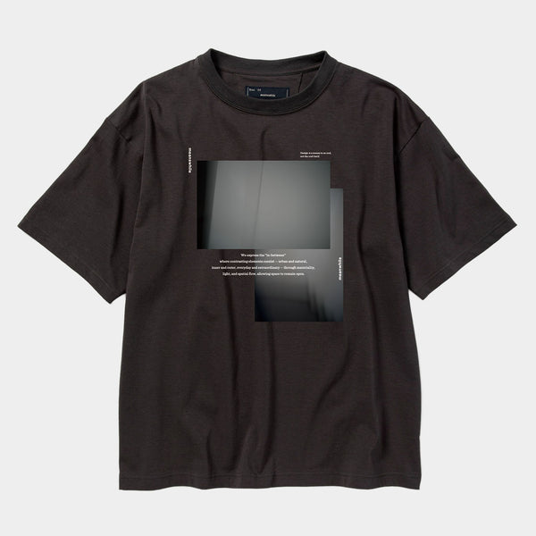 【Limited】Abstract Photograph Tee “meanwhile”(OFF BLACK)/MW-CT25211
